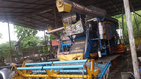 ขายรถเกี่ยว วรพจน์ สวยๆพร้อมใช้