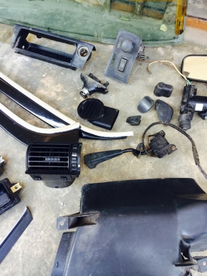 ขายเหมาไปหมดเลยคับอะไหล่E30 2ประตู แท้ทุกชิ้น ขายเหมาไปหมดเลยคับอะไหล่E30 2ประตู แท้ทุกชิ้น