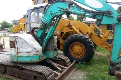 รถขุดเล็ก IHI 30uj แทรคเหล็กก้อนยาง เก่าญี่ปุ่น 090-986-2521