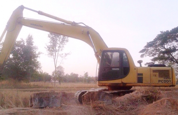 KOMATSU PC 200-6 เอกสารใบอินวอย เครื่องโคมัตซุเดิมๆปั๊มเดิมแรงดีเร็วดี ภายในห้องเก๋งสะอาด แอร์เย็น ไฟฟ้าตัด ภายนอกบอดี้สวยมาก เอวแน่น ช่วงล่างเต็มดีครับประมาณ 75\% พร้อมทำงานได้เลย ราคาต่อรองได้ครับ