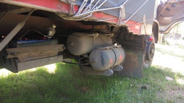 รถฮีโน่ 10 ล้อ  KT - 725 หลังถนน  165 แรงม้า  สนใจติดต่อ  081 - 6079515