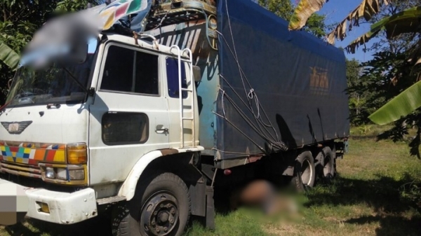 รถฮีโน่ 10 ล้อ  KT - 725 หลังถนน  165 แรงม้า  สนใจติดต่อ  081 - 6079515