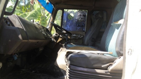 รถฮีโน่ 10 ล้อ  KT - 725 หลังถนน  165 แรงม้า  สนใจติดต่อ  081 - 6079515