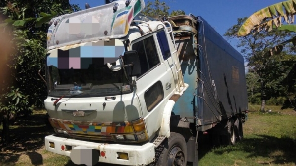 รถฮีโน่ 10 ล้อ  KT - 725 หลังถนน  165 แรงม้า  สนใจติดต่อ  081 - 6079515