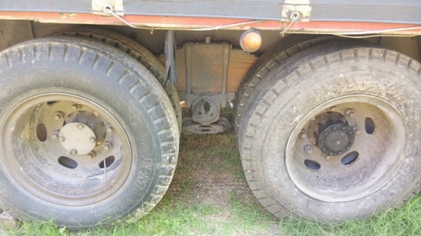 รถฮีโน่ 10 ล้อ  KT - 725 หลังถนน  165 แรงม้า  สนใจติดต่อ  081 - 6079515