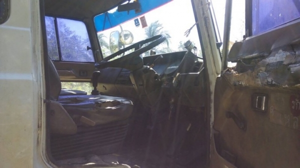 รถฮีโน่ 10 ล้อ  KT - 725 หลังถนน  165 แรงม้า  สนใจติดต่อ  081 - 6079515