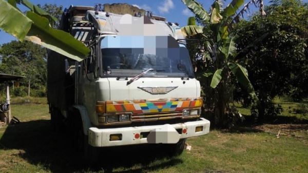 รถฮีโน่ 10 ล้อ  KT - 725 หลังถนน  165 แรงม้า  สนใจติดต่อ  081 - 6079515