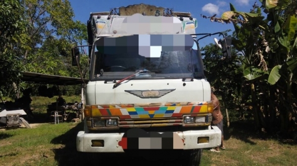 รถฮีโน่ 10 ล้อ  KT - 725 หลังถนน  165 แรงม้า  สนใจติดต่อ  081 - 6079515