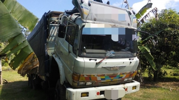 รถฮีโน่ 10 ล้อ  KT - 725 หลังถนน  165 แรงม้า  สนใจติดต่อ  081 - 6079515