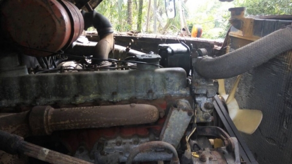 รถหัวยาว  10 ล้อ บรรทุกน้ำ  /  เปลื่ยนเครื่อง EH - 700  165 แรงม้า    สนใจติดต่อ  081 - 6079515