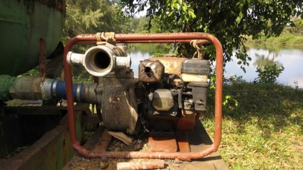 รถหัวยาว  10 ล้อ บรรทุกน้ำ  /  เปลื่ยนเครื่อง EH - 700  165 แรงม้า    สนใจติดต่อ  081 - 6079515