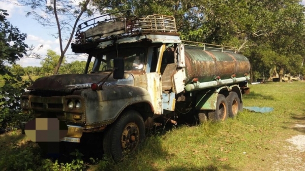 รถหัวยาว  10 ล้อ บรรทุกน้ำ  /  เปลื่ยนเครื่อง EH - 700  165 แรงม้า    สนใจติดต่อ  081 - 6079515