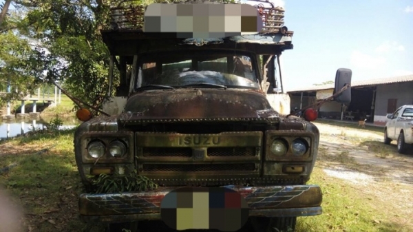 รถหัวยาว  10 ล้อ บรรทุกน้ำ  /  เปลื่ยนเครื่อง EH - 700  165 แรงม้า    สนใจติดต่อ  081 - 6079515