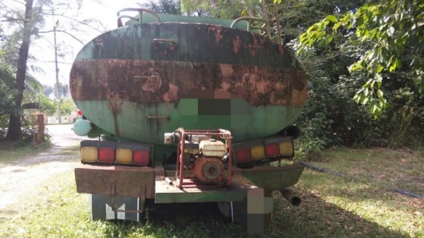 รถหัวยาว  10 ล้อ บรรทุกน้ำ  /  เปลื่ยนเครื่อง EH - 700  165 แรงม้า    สนใจติดต่อ  081 - 6079515