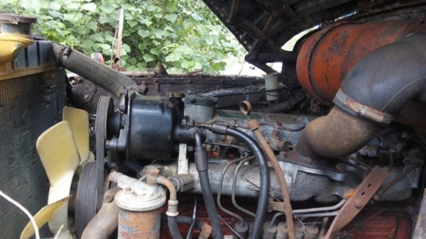 รถหัวยาว  10 ล้อ บรรทุกน้ำ  /  เปลื่ยนเครื่อง EH - 700  165 แรงม้า    สนใจติดต่อ  081 - 6079515