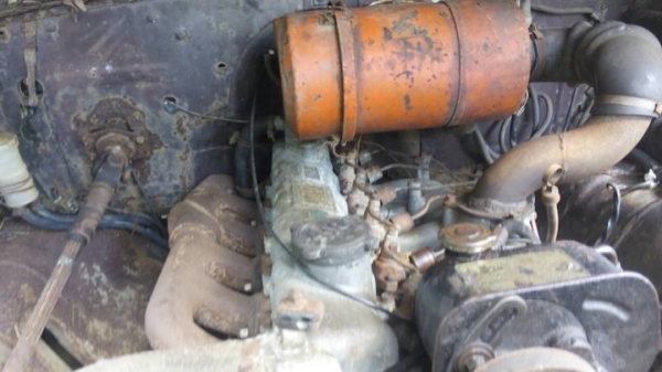 รถหัวยาว  10 ล้อ บรรทุกน้ำ  /  เปลื่ยนเครื่อง EH - 700  165 แรงม้า    สนใจติดต่อ  081 - 6079515