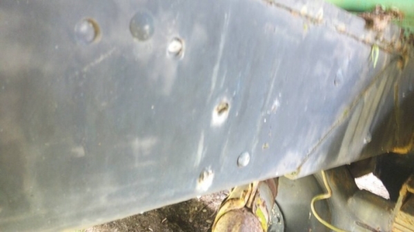 รถหัวยาว  10 ล้อ บรรทุกน้ำ  /  เปลื่ยนเครื่อง EH - 700  165 แรงม้า    สนใจติดต่อ  081 - 6079515