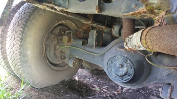 รถหัวยาว  10 ล้อ บรรทุกน้ำ  /  เปลื่ยนเครื่อง EH - 700  165 แรงม้า    สนใจติดต่อ  081 - 6079515