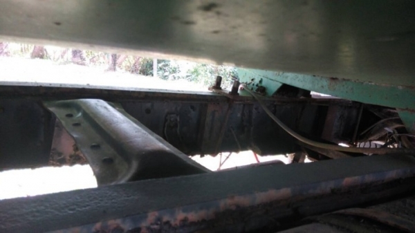 รถหัวยาว  10 ล้อ บรรทุกน้ำ  /  เปลื่ยนเครื่อง EH - 700  165 แรงม้า    สนใจติดต่อ  081 - 6079515