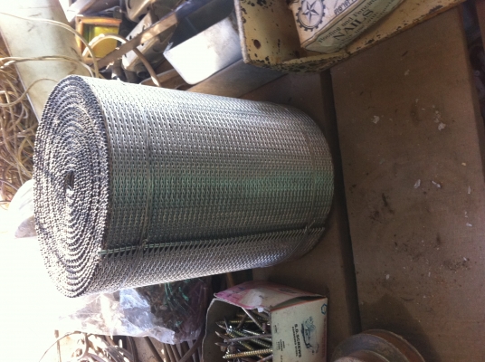 สายพานลำเลียงเป็นลวดสแตนเลส ของใหม่ยังไม่ได้ใช้กว้าง 25 ซม.ยาว 5.50 ม.