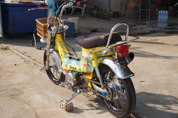 ชาลี สวยใสสมชื่อ เครื่อง LIFAN 110 CC สตาทร์มือ ไดล่าง ท่อแต่ง กู่ มหาชัย อะไหล่ชุบเยอะ สีสวยมาก ล้อขอบ 14 ยางหน้าพอใช้ ยางหลังเปลี่ยนมาใหม่ เครื่องดี เสียงแน่น แน่น