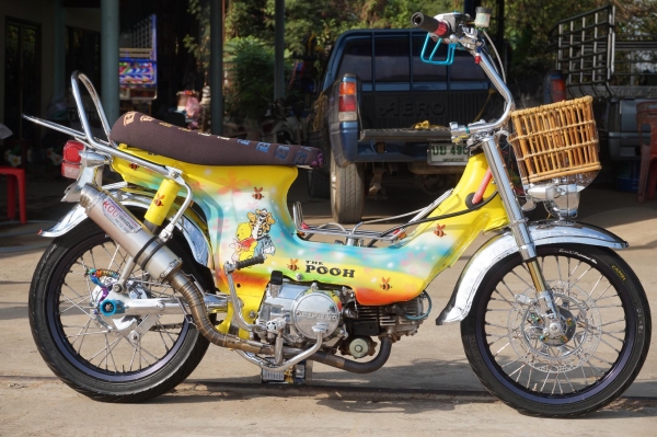 ชาลี สวยใสสมชื่อ เครื่อง LIFAN 110 CC สตาทร์มือ ไดล่าง ท่อแต่ง กู่ มหาชัย อะไหล่ชุบเยอะ สีสวยมาก ล้อขอบ 14 ยางหน้าพอใช้ ยางหลังเปลี่ยนมาใหม่ เครื่องดี เสียงแน่น แน่น