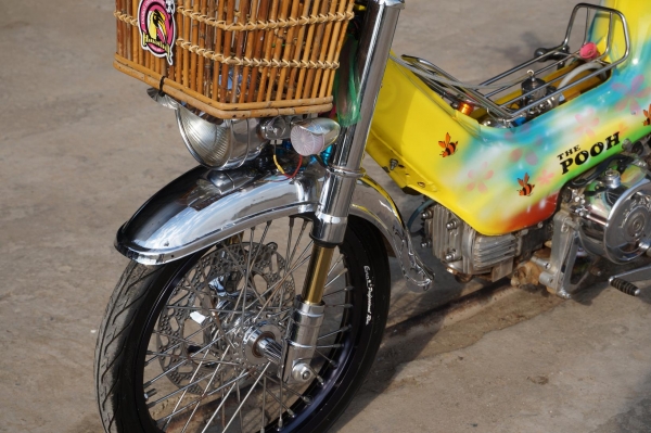 ชาลี สวยใสสมชื่อ เครื่อง LIFAN 110 CC สตาทร์มือ ไดล่าง ท่อแต่ง กู่ มหาชัย อะไหล่ชุบเยอะ สีสวยมาก ล้อขอบ 14 ยางหน้าพอใช้ ยางหลังเปลี่ยนมาใหม่ เครื่องดี เสียงแน่น แน่น