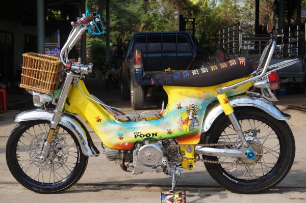 ชาลี สวยใสสมชื่อ เครื่อง LIFAN 110 CC สตาทร์มือ ไดล่าง ท่อแต่ง กู่ มหาชัย อะไหล่ชุบเยอะ สีสวยมาก ล้อขอบ 14 ยางหน้าพอใช้ ยางหลังเปลี่ยนมาใหม่ เครื่องดี เสียงแน่น แน่น