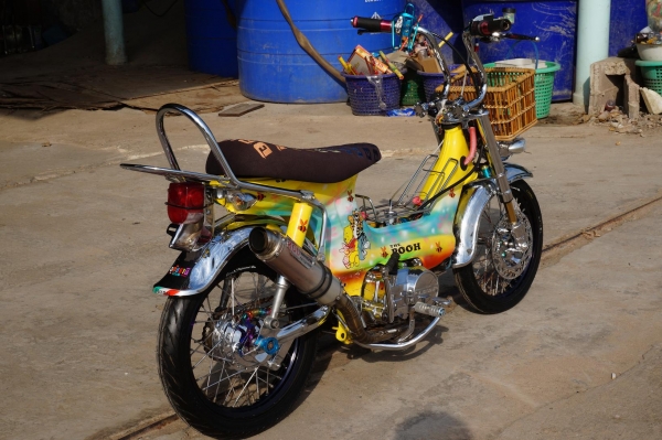 ชาลี สวยใสสมชื่อ เครื่อง LIFAN 110 CC สตาทร์มือ ไดล่าง ท่อแต่ง กู่ มหาชัย อะไหล่ชุบเยอะ สีสวยมาก ล้อขอบ 14 ยางหน้าพอใช้ ยางหลังเปลี่ยนมาใหม่ เครื่องดี เสียงแน่น แน่น