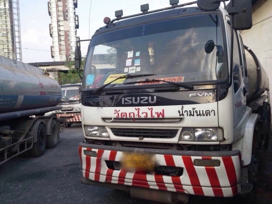 รถอีซูซุ 10 ล้อ บรรทุกน้ำมัน  200 แรงม้า. ปี 48  ( มีขาย 7 คัน. )  สนใจติดต่อ  081 - 6079515