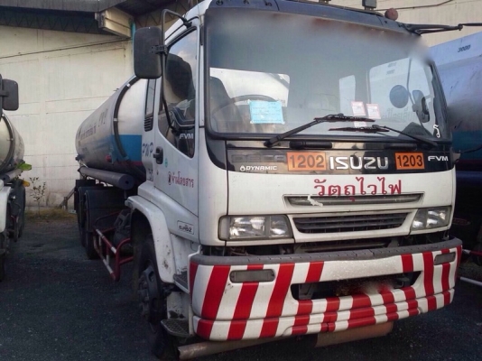 รถอีซูซุ 10 ล้อ บรรทุกน้ำมัน  200 แรงม้า. ปี 48  ( มีขาย 7 คัน. )  สนใจติดต่อ  081 - 6079515