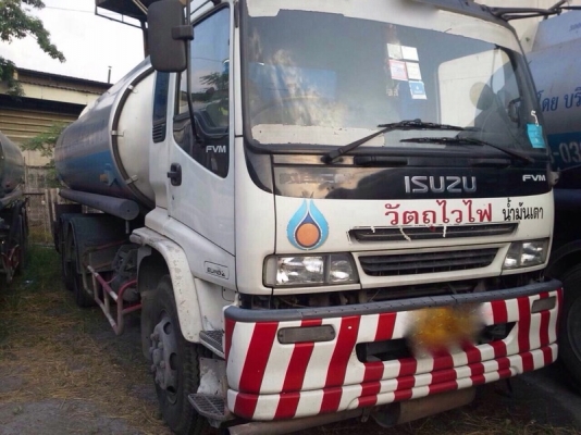 รถอีซูซุ 10 ล้อ บรรทุกน้ำมัน  200 แรงม้า. ปี 48  ( มีขาย 7 คัน. )  สนใจติดต่อ  081 - 6079515