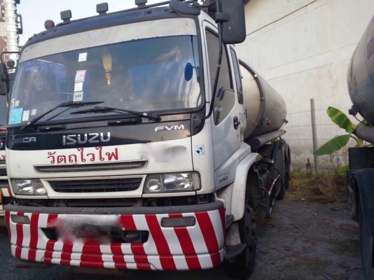 รถอีซูซุ 10 ล้อ บรรทุกน้ำมัน  200 แรงม้า. ปี 48  ( มีขาย 7 คัน. )  สนใจติดต่อ  081 - 6079515