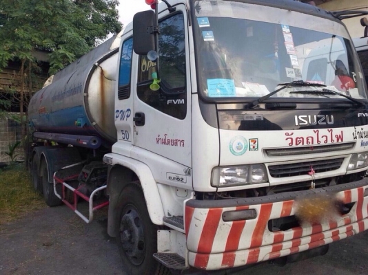 รถอีซูซุ 10 ล้อ บรรทุกน้ำมัน  200 แรงม้า. ปี 48  ( มีขาย 7 คัน. )  สนใจติดต่อ  081 - 6079515