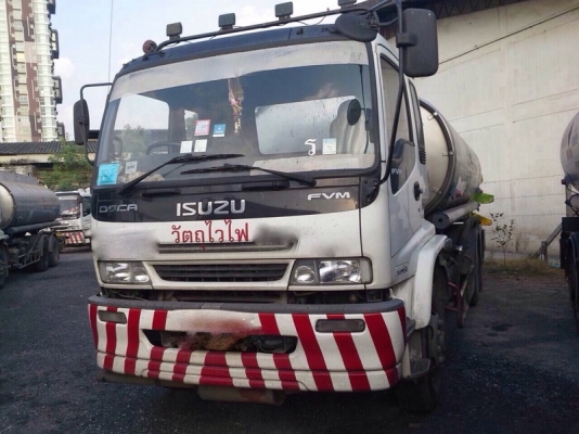 รถอีซูซุ 10 ล้อ บรรทุกน้ำมัน  200 แรงม้า. ปี 48  ( มีขาย 7 คัน. )  สนใจติดต่อ  081 - 6079515