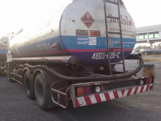 รถอีซูซุ 10 ล้อ บรรทุกน้ำมัน  200 แรงม้า. ปี 48  ( มีขาย 7 คัน. )  สนใจติดต่อ  081 - 6079515