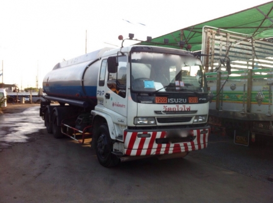 รถอีซูซุ 10 ล้อ บรรทุกน้ำมัน  200 แรงม้า. ปี 48  ( มีขาย 7 คัน. )  สนใจติดต่อ  081 - 6079515