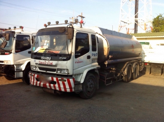 รถอีซูซุ 10 ล้อ บรรทุกน้ำมัน  200 แรงม้า. ปี 48  ( มีขาย 7 คัน. )  สนใจติดต่อ  081 - 6079515