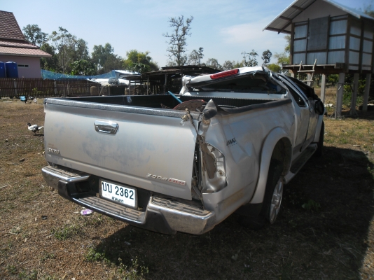 ขายซากรถกระบะ D MAX ตัวสูงพร้อมทะเบีนยจดทะเบียนปี 48 เครื่อง 3000 I TEC