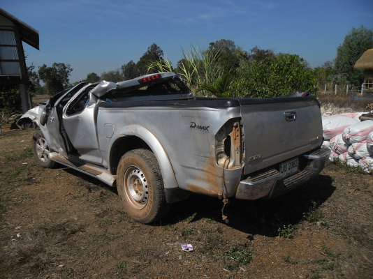 ขายซากรถกระบะ D MAX ตัวสูงพร้อมทะเบีนยจดทะเบียนปี 48 เครื่อง 3000 I TEC