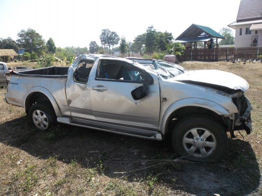 ขายซากรถกระบะ D MAX ตัวสูงพร้อมทะเบีนยจดทะเบียนปี 48 เครื่อง 3000 I TEC