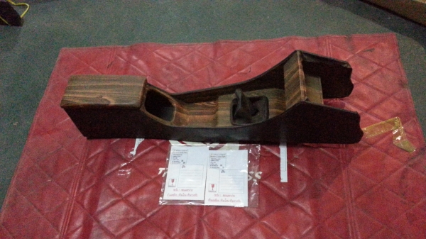 ครอบคันเกียร์ มีที่วางแก้ว เป็นงานสร้างขึ้นของเก่าถอดจากรถ