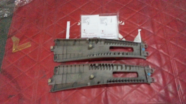 พลาสติกปิดเสากลาง ตัวบน ยาริส ตัวแรก ของแท้ถอดจากรถ พลาสติกปิดเสากลาง ตัวบน ยาริส ตัวแรก ของแท้ถอดจากรถ