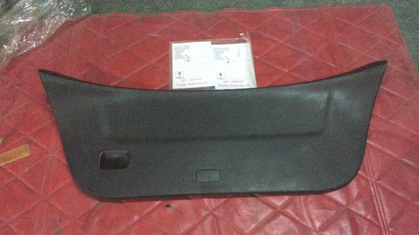 พลาสติกปิดฝาท้ายด้านใน  ยาริส ตัวแรก ของแท้ถอดจากรถ