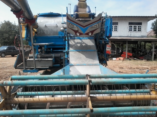 ขายรถเกี่ยวไทยเจริญการช่วงล่าง 12 ht เครื่องยนต์ ้HINO HO7D 195 เทอร์โบ ปั้มไดกิ้น โซ่ d2 ลอนเลอร์  d2  อุ้มปรับระดับ เจ้าของฝากขาย