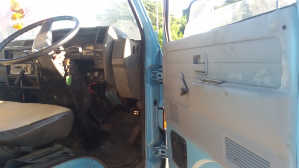 (ร้านรุ่งโรจน์ 082-1057078)ขาย 6 ล้อ ISUZU NKR 110 แรง  เครื่องแน่น แห้ง แรงดีสุดๆ แซสซีสวยๆ ไม่ผุ ไม่ดาม รถสวยเจ้าของเดิมใช้งานประจำ รถวิ่งดีขับดีคับ พร้อมโอนทั่วไทย  พร้อมใช้งาน