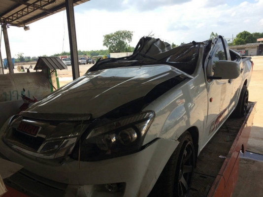 ขายซากรถอีซูซุ 4 ประตู ป้ายแดง ขายซากรถอีซูซุ 4 ประตู ป้ายแดง