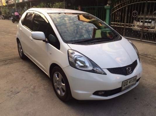 JAZZ ปี 2010 สีขาว เกียร์ออโต้