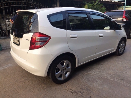 JAZZ ปี 2010 สีขาว เกียร์ออโต้