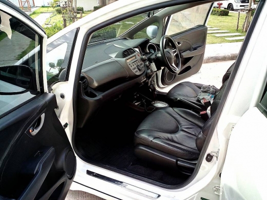 ขาย honda jazz สีขาว ขาย honda jazz สีขาว